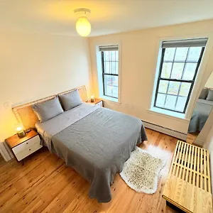 The Waltham Private & Bathroom John F Kennedy Jfk Lga Airport Manhattan Penn Station Bullet-train 15 Min Gasthof New York